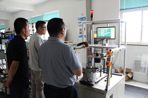 艾普智能儀器—新能源汽車電機(jī)測試設(shè)備驗(yàn)收現(xiàn)場